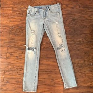 American Eagle Light Wash Skinny Jean